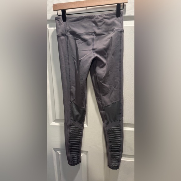 Alo Yoga Moto Leggings High Waist Ribbed Panel Gray-Size Large - Picture 6 of 9